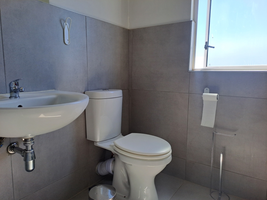 To Let 2 Bedroom Property for Rent in Newinbosch Western Cape